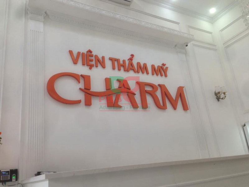 biển alu dán dẹt thẩm mỹ charm 1